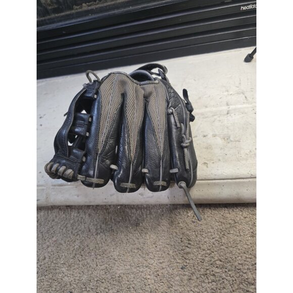 MF66XM12H 12 In Black Baseball Glove Marucci - Picture 1 of 14
